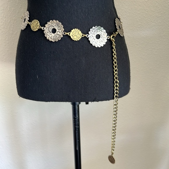 Women’s Chainlink Silver Gold Tone Reversible Floral Details Belt 70s Look Feel - Picture 13 of 15